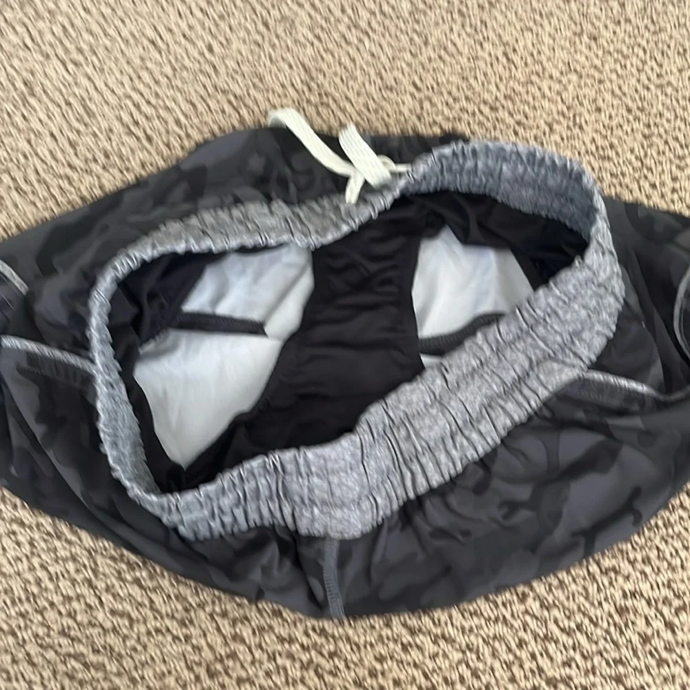 Vuori workout shorts - Picture 3 of 6